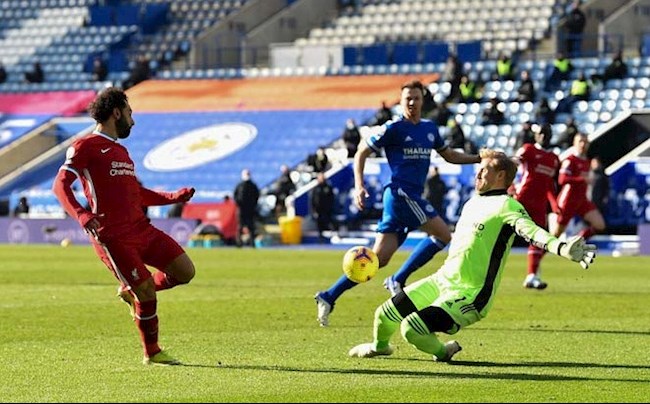 Kasper Schmeichel lập kỷ lục khó tin sau trận thắng Liverpool