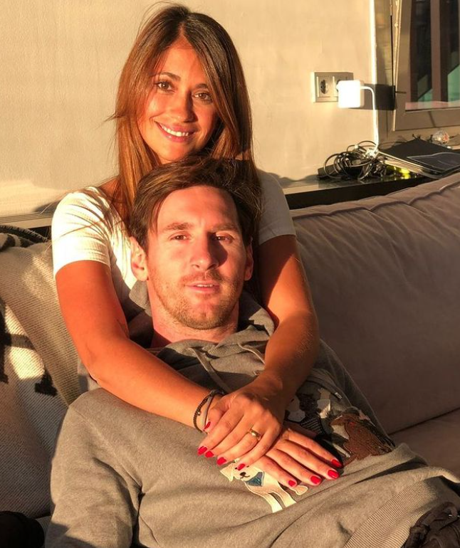Vợ của tiền đạo Messi luôn là nguồn động lực to lớn trong sự nghiệp và cuộc sống của anh. Hình ảnh về Messi và vợ trong ngày lễ tình nhân sẽ cho bạn cảm giác ấm áp và hạnh phúc.