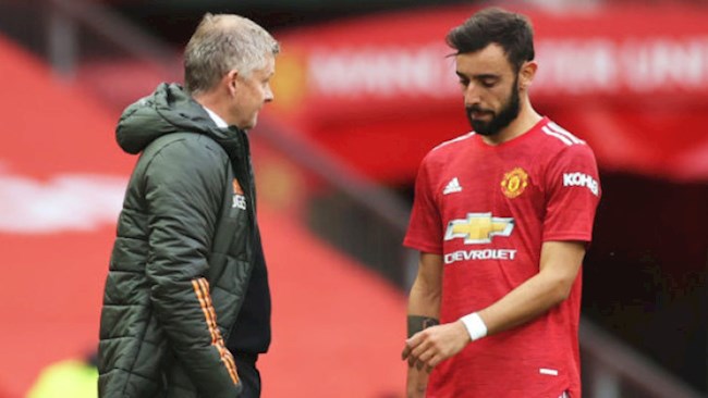 NÓNG Bruno đấu khẩu với HLV Solskjaer ngay trên sân hình ảnh