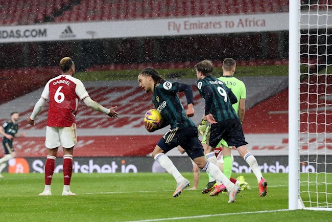 Đội khách Leeds xuất sắc gỡ lại được 2 bàn Đội khách Leeds xuất sắc gỡ lại được 2 bàn