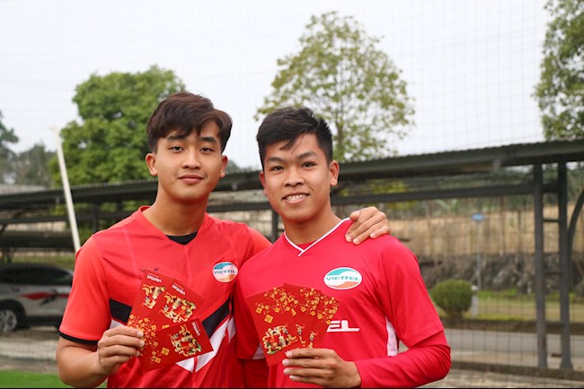 Cầu thủ Viettel cười hết cỡ trong ngày trở lại sân tập