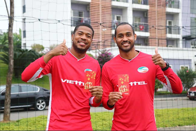 Cầu thủ Viettel cười hết cỡ trong ngày trở lại sân tập