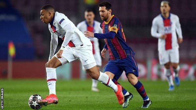 Messi và những khoảnh khắc ngậm ngùi nhường ngôi báu cho Mbappe hình ảnh 2