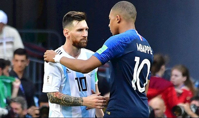 Messi và những khoảnh khắc ngậm ngùi nhường ngôi báu cho Mbappe hình ảnh 2