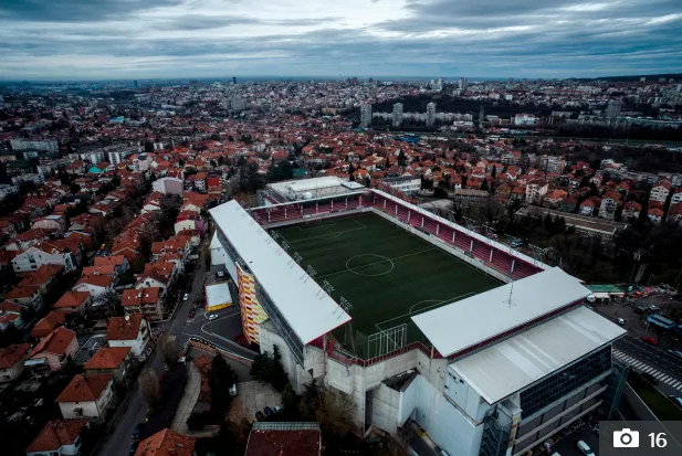 Các sân vận động kỳ lạ nhất thế giới Bất ngờ nối tiếp bất ngờ hình ảnh 2