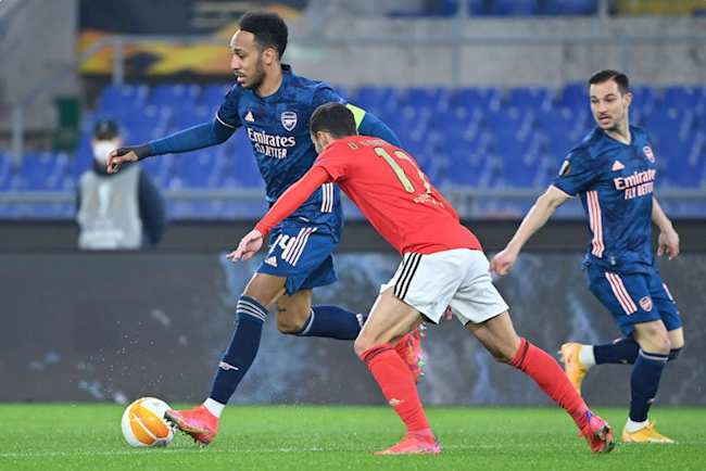 Aubameyang bỏ lỡ cơ hội nguy hiểm đầu tiên của trận đấu Aubameyang bỏ lỡ cơ hội nguy hiểm đầu tiên của trận đấu