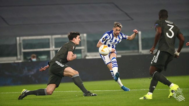 Januzaj chút nữa chọc thủng lưới đội bóng cũ MU ngay đầu trận