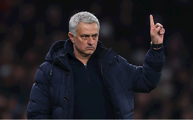 HLV Jose Mourinho tức giận với các học trò hình ảnh