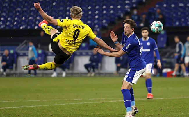 Erling Haaland khiến Dortmund bị sờ gáy