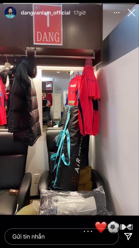  Văn Lâm nhận quà siêu to khổng lồ từ Cerezo Osaka hình ảnh