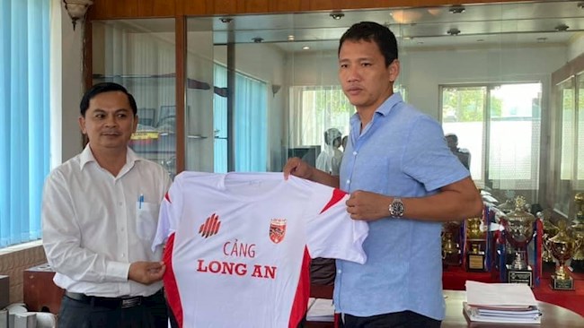 Gia nhập Long An, Anh Đức nhận luôn nhiệm vụ làm thầy đồng đội hình ảnh