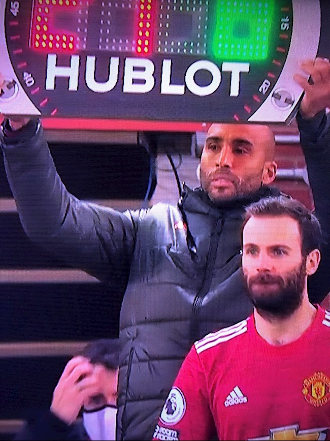 Thủ môn MU Lee Grant gây ngỡ ngàng khi sắm vai trọng tài thứ 4 hình ảnh