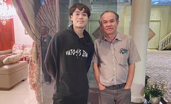 Văn Toàn tự nhận là Chủ tịch khi đứng cạnh bầu Đức