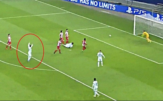 Mason Mount ăn mừng dù bóng chưa đi vào lưới