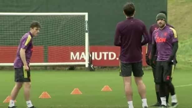 Shaw và Maguire hờn dỗi nhau trên sân tập MU vì lý do khó tin hình ảnh