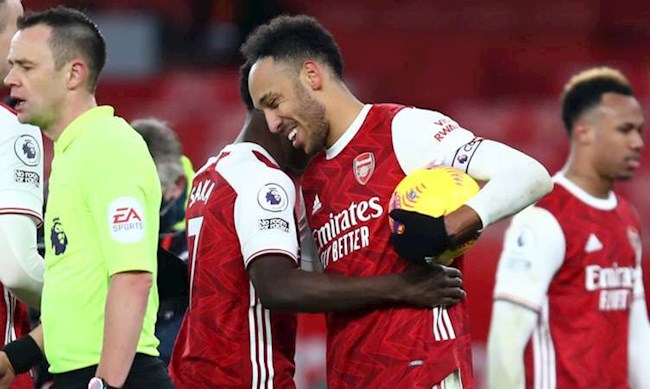 Aubameyang va Saka cua Arsenal