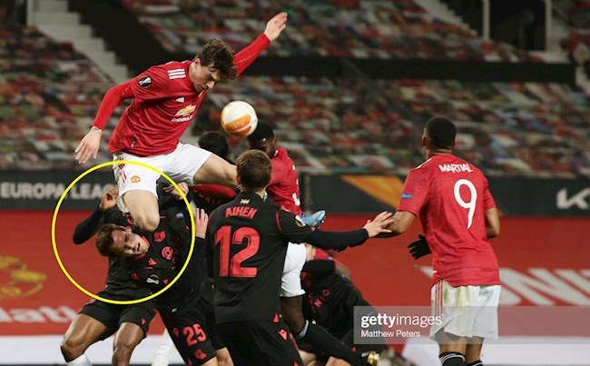 MU mất toi bàn thắng vì Lindelof… lên gối vào mặt đối thủ hình ảnh 2