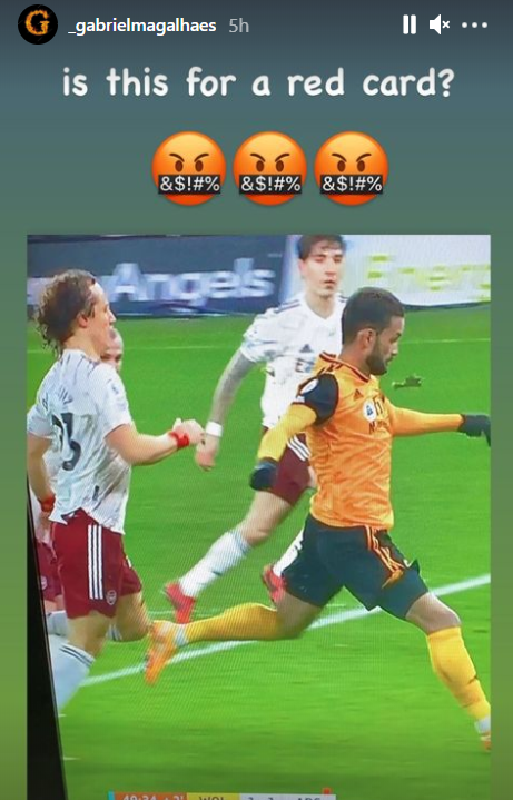 Gabriel phản ứng dữ dội khi trung vệ David Luiz phải nhận thẻ đỏ hình ảnh