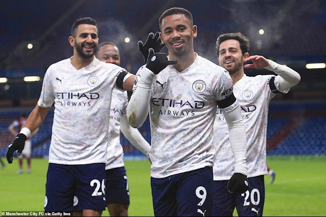 Man City lấy lại lợi thế dẫn 3 điểm sau chiến thắng thứ 9 liên tiếp tại Premier League Man City lấy lại lợi thế dẫn 3 điểm sau chiến thắng thứ 9 liên tiếp tại Premier League