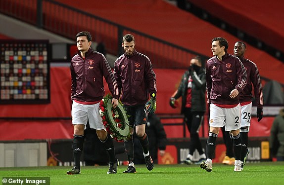 Hai đội đã có màn tưởng niệm ngắn những nạn nhân xấu số của thảm họa Munich 1958 Hai đội đã có màn tưởng niệm ngắn những nạn nhân xấu số của thảm họa Munich 1958