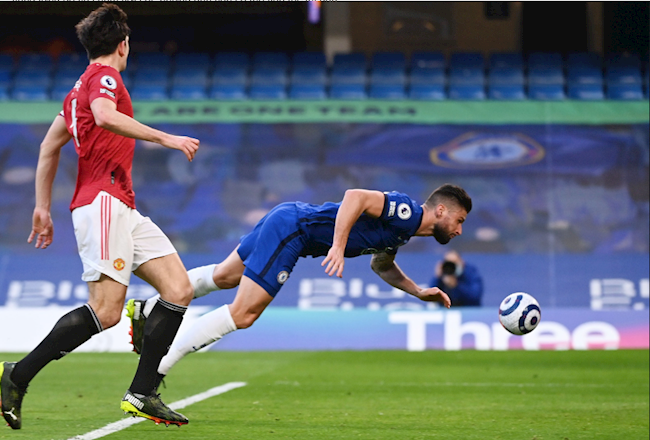 Giroud có vài cơ hội nhưng không tận dụng thành công