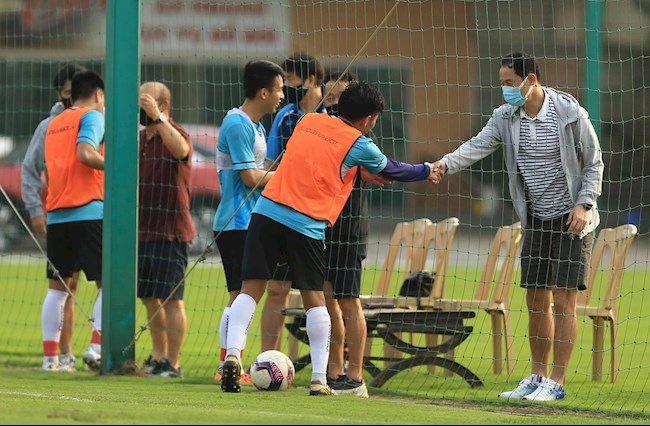 Lo lắng cho các trò cưng, HLV Park Hang Seo tới sân tập của Hà Nội FC hình ảnh 2