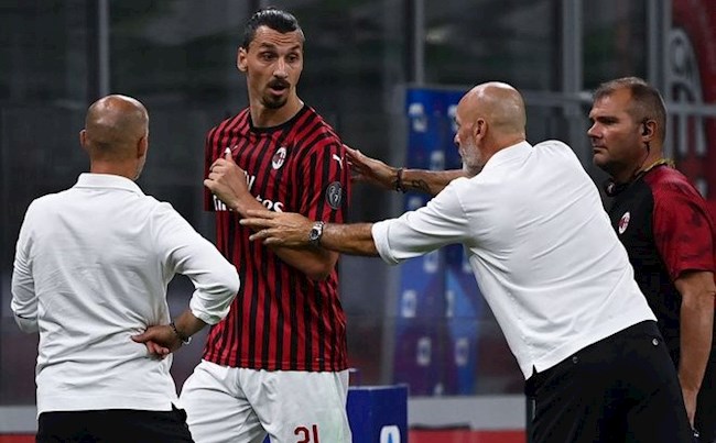 HLV AC Milan lên tiếng về sức mạnh của MU