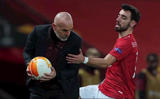 HLV Milan hài lòng với trận hòa kịch tính trước MU