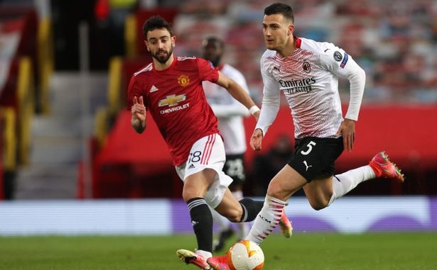 Scholes cảnh báo Wan-Bissaka có thể mất vị trí vào tay Dalot