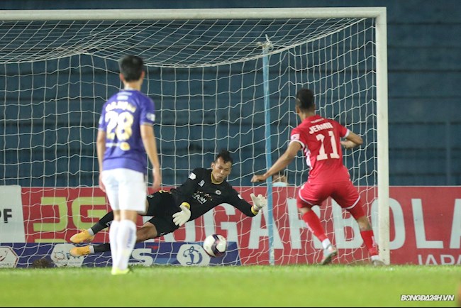 Thủ thành Tấn Trường tiết lộ bí quyết cản phá phạt đền