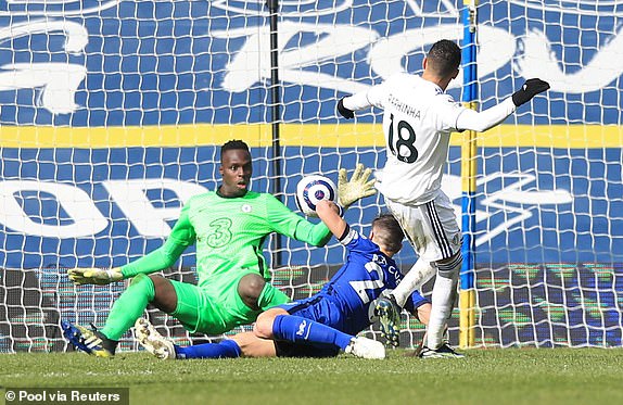 Giúp Chelsea giữ sạch lưới, Edouard Mendy nhận mưa lời khen