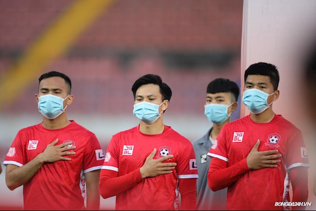 ẢNH Phòng dịch nghiêm túc, Hùng Dũng, Duy Mạnh, đeo khẩu trang khi chào cờ hình ảnh 2