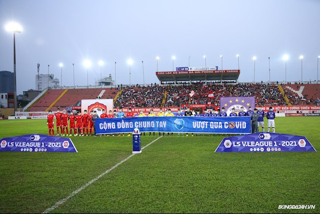 ẢNH Phòng dịch nghiêm túc, Hùng Dũng, Duy Mạnh, đeo khẩu trang khi chào cờ hình ảnh 2