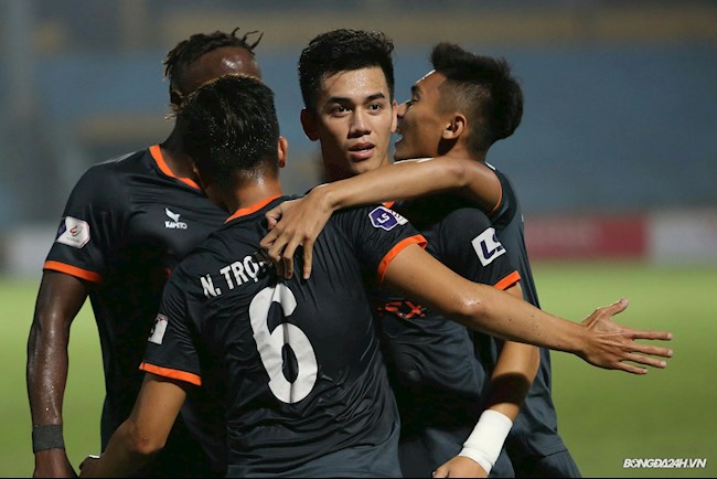 Tiến Linh tiếp tục nổ súng sau pha nhả bóng ấn tượng của Omar