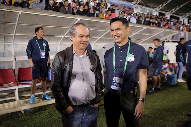 Bầu Đức tới dự khán trận đấu của HAGL