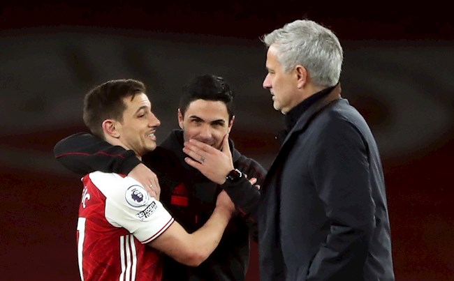 Mourinho thất vọng sau trận thua Arsenal