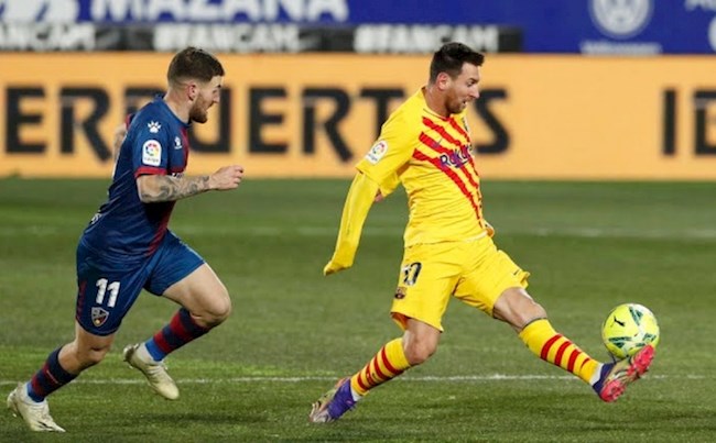 Messi truoc Huesca