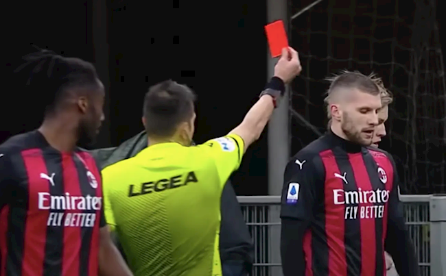 Ante Rebic ăn thẻ đỏ trong ngày trở lại