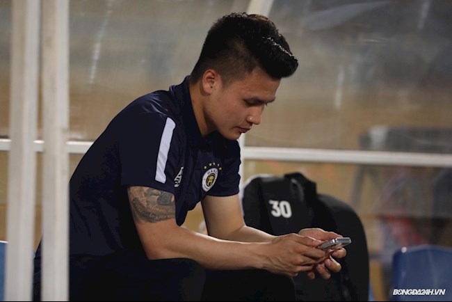 Chấn thương chưa bình phục, Quang Hải buồn rầu nhìn đồng đội chơi bóng hình ảnh 2