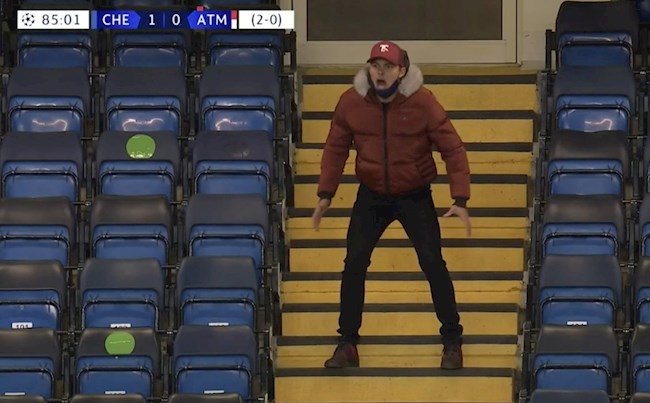 Ba chàng lính ngự lâm của Chelsea gây sốt với màn ăn mừng trên khán đài hình ảnh 2