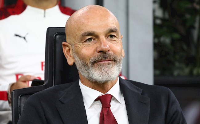 HLV AC Milan gặp sự cố khó đỡ sau chức vô địch Serie A