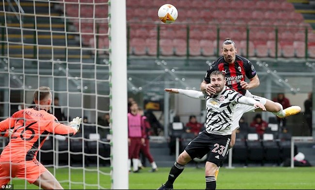 Thủ môn Henderson cũng chơi một trận đấu tốt, có vài pha cứu thua xuất sắc