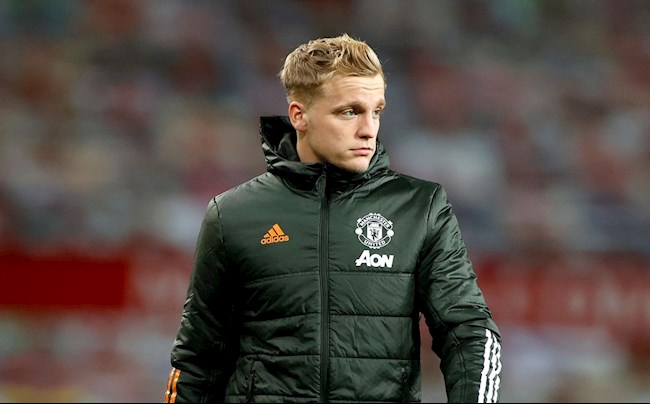 Van de Beek vào nhầm vệ sinh nữ ở trận gặp Chelsea hình ảnh Van de Beek vào nhầm vệ sinh nữ ở trận gặp Chelsea hình ảnh