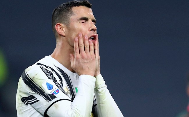 Thất vọng toàn tập, Ronaldo cân nhắc rời Juventus?