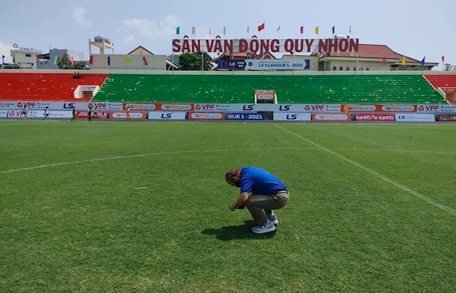 HLV Park Hang Seo tìm hiểu về mặt sân Quy Nhơn