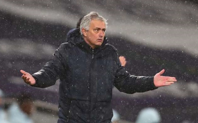 Mourinho sợ trận gặp MU sẽ có penalty