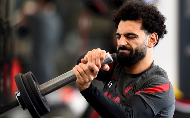 Vừa hay tin gặp Ramos ở C1, Salah đã đi tập cơ vai