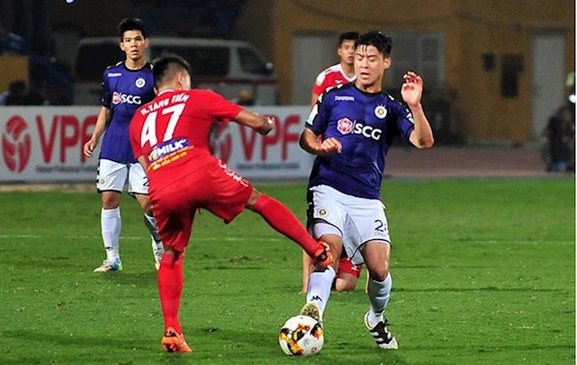 Pha bóng của Tăng Tiến với Duy Mạnh