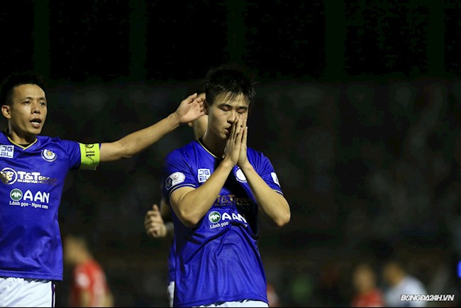 VIDEO: Mở tỉ số cho Hà Nội, Duy Mạnh cầu nguyện cho Hùng Dũng