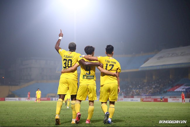 Điểm nhấn vòng 5 VLeague 2021 Hùng Dũng gãy chân, HAGL và thánh nhọ Phan Văn Đức hình ảnh 3